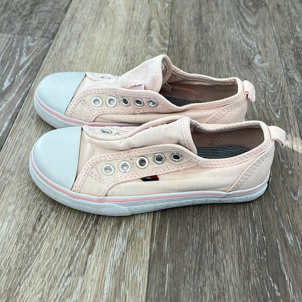 Tommy Hilfiger pink pullon runners size 9